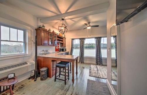 New Haven Apartment | Lakefront Studio Guest Home on Hermann Wine Trail!