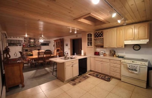 Atlanta House | Lakefront Vacation home 2800 Sq/ft. Includes kayaks and canoes