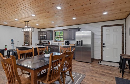 Branson Cabin | Lakefront! w/Kayaks, Hot Tub, Pool. Firepit, Park with Playground & Disc Golf.