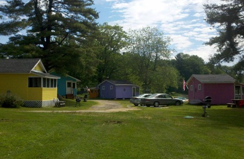 Northwood Cottage | Lakefront Yellow Cottage