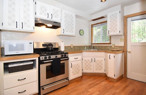 Glencoe House | LAKEMONT PINES INVITING CABIN - DOG FRIENDLY -