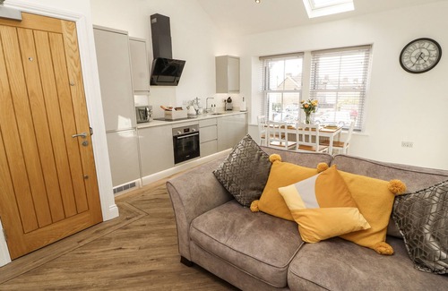 Carnforth Cottage | LAKES VIEW APARTMENT 2, romantic in Carnforth