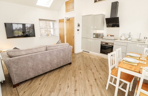 Carnforth Cottage | LAKES VIEW APARTMENT 2, romantic in Carnforth