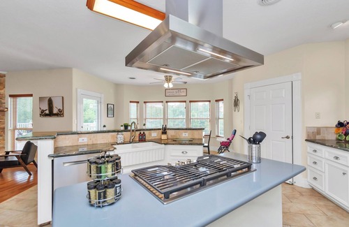 Lake Houston House | Lakeshore Escape with Breathtaking View