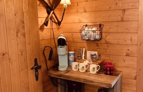 Hayward Cabin | Lakeshore Lily Pad - cozy cabin on the shores of Lake Hayward