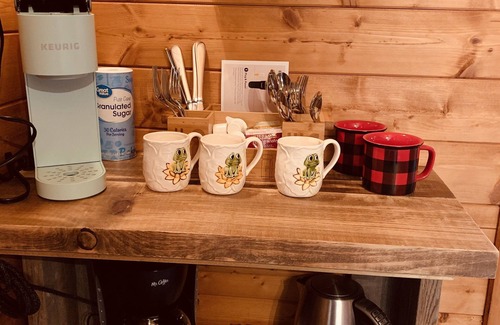 Hayward Cabin | Lakeshore Lily Pad - cozy cabin on the shores of Lake Hayward