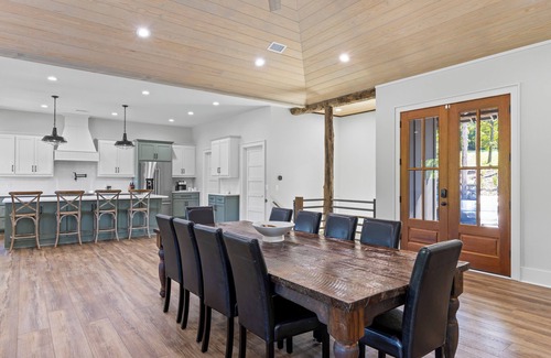 Jacksons' Gap House | Lakeshore Oasis on Lake Martin, Lakeshore Oasis- Luxurious 5Br, Lakefront Home, Sleeps 14