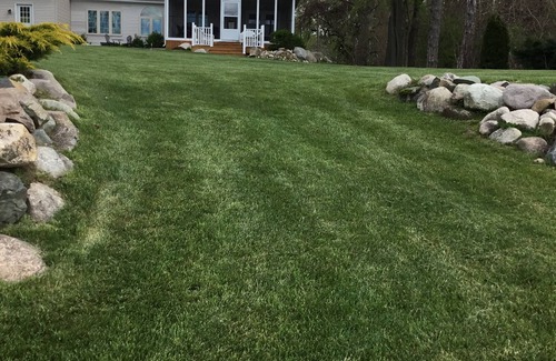 Colon House | Lakeshore Retreat