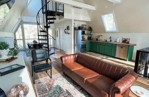 Phil Campbell Cabin | Lakeside 2BR Retreat Surrounded by Woods in Phil Campbell, AL