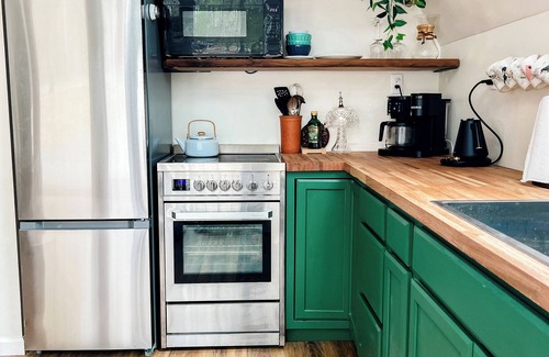 Phil Campbell Cabin | Lakeside 2BR Retreat Surrounded by Woods in Phil Campbell, AL