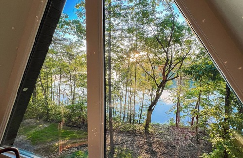 Phil Campbell Cabin | Lakeside 2BR Retreat Surrounded by Woods in Phil Campbell, AL