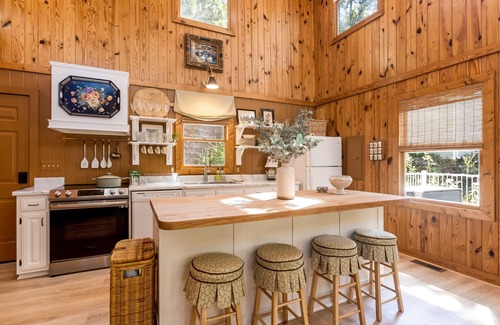 Silver Point House | Lakeside 3 BR Retreat - Huge Decks, 1 mile from Hurricane Marina & Beach