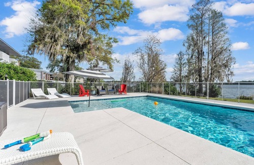 Winter Haven House | Lakeside Adventure Retreat w/Heated Pool, Fishing Dock, Game Room & Optional 1 hr Boat Cruise*