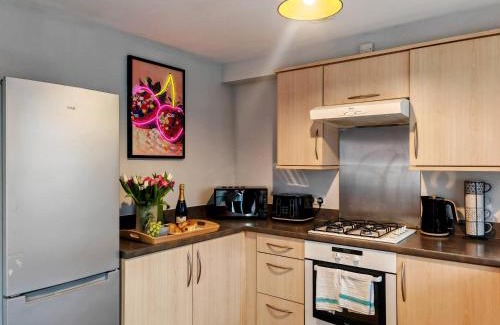 Eastleigh House | Lakeside: Argosy 3bed house 2bath parking M27 J5 Southampton Airport sleeps 6