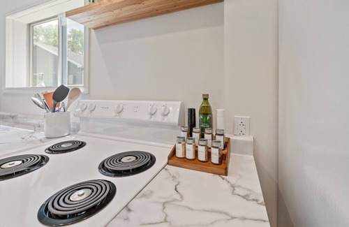 Monticello House | Lakeside Bliss: Spectacular Lake Views and Access!