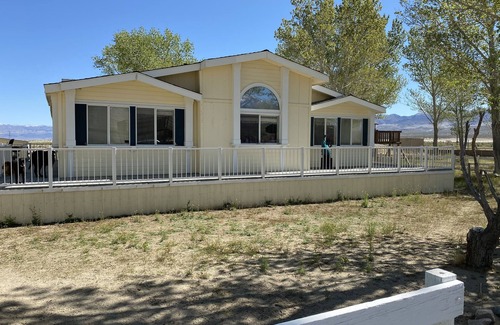 Olancha Cabin | Lakeside Cabin B in the Eastern Sierras