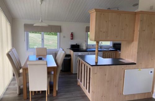 Bethersden Ski Chalet | Lakeside cabin set in the Kentish countryside