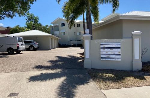 West End Apartment | Lakeside Central Apartment