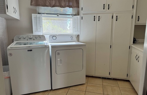 Santee House | Lakeside Charming 2-bedroom house in lovely Santee with AC, WiFi