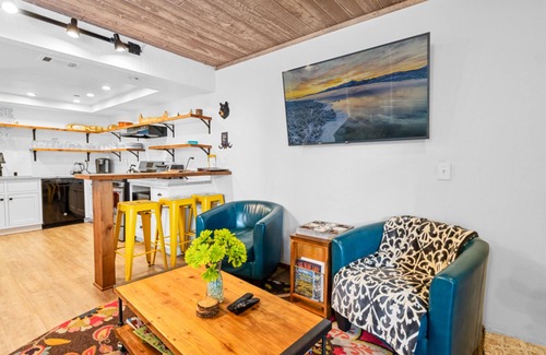 Big Bear Lake Condo | Lakeside condo with two queen suites, access to shared pool, tennis and gym!