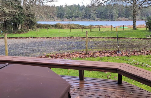 Long Beach Cottage | Lakeside Cottage -Coastal Retreat–30+ Day Stay; Creatives, Remote Workers & More