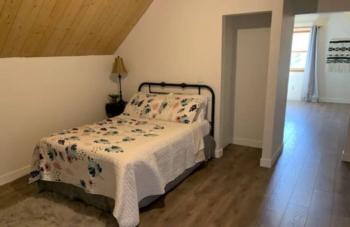 Beaver Cottage | Lakeside Cottage Where Nature and Fun Await