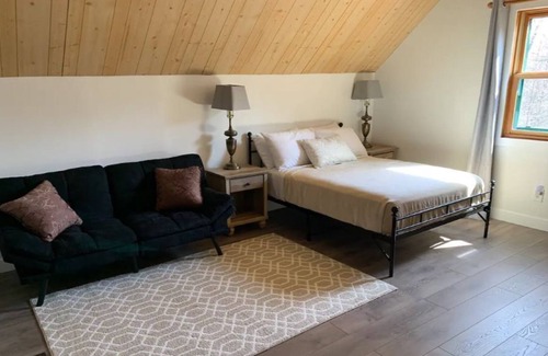 Beaver Cottage | Lakeside Cottage Where Nature and Fun Await