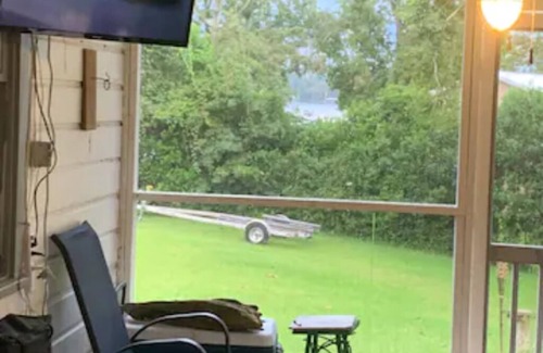 Cobb Cottage | Lakeside Cottage with dock, 3BR and 1BA