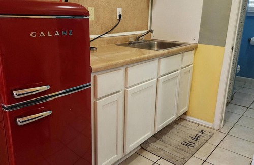 Monticello Cottage | Lakeside Cottages - Cozy cottages nestled in a quiet cove right on Lake Shafer! Located at Paradise Resort, just 4.5 miles north of Outrigger Resort and Indiana Beach Amusement Park. These cottages feature 350 sq ft of space and sleep a max of four (