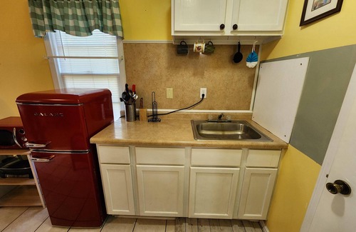 Monticello Cottage | Lakeside Cottages - Cozy cottages nestled in a quiet cove right on Lake Shafer! Located at Paradise Resort, just 4.5 miles north of Outrigger Resort and Indiana Beach Amusement Park. These cottages feature 350 sq ft of space and sleep a max of four (