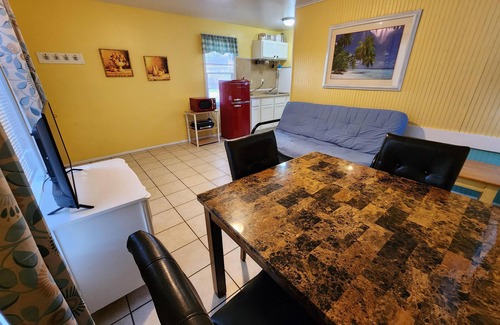 Monticello Cottage | Lakeside Cottages - Cozy cottages nestled in a quiet cove right on Lake Shafer! Located at Paradise Resort, just 4.5 miles north of Outrigger Resort and Indiana Beach Amusement Park. These cottages feature 350 sq ft of space and sleep a max of four (