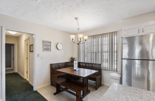 Prosperity House | Lakeside Getaway on Atlas