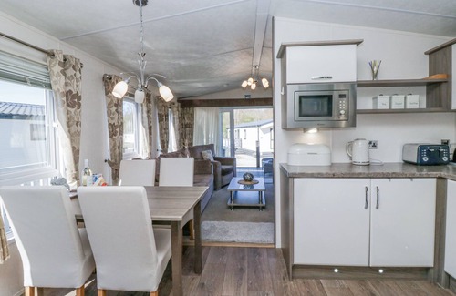 Warton Cottage | LAKESIDE HAVEN, pet friendly, with a garden in Carnforth