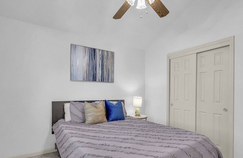 Grass Valley House | Lakeside Home W/Garden