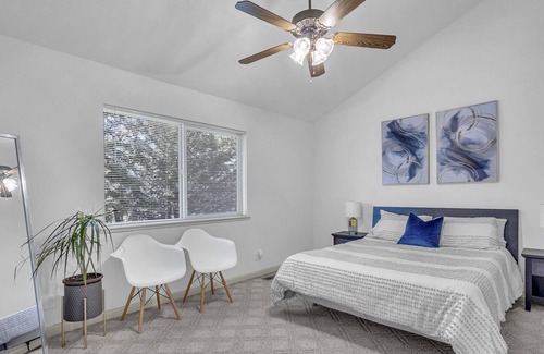 Grass Valley House | Lakeside Home W/Garden