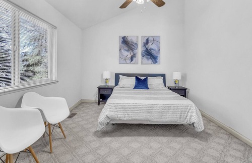 Grass Valley House | Lakeside Home W/Garden