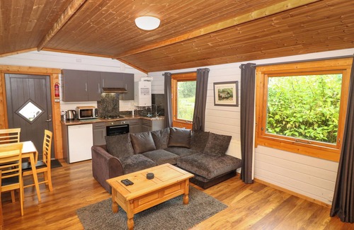 Knott End-on-Sea Cottage | LAKESIDE LODGE, pet friendly, character holiday cottage in Garstang