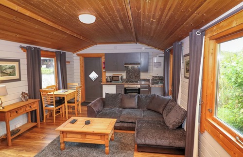 Knott End-on-Sea Cottage | LAKESIDE LODGE, pet friendly, character holiday cottage in Garstang