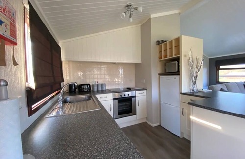 Bethersden Cabin | Lakeside Lodge Set in the Countryside