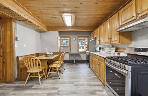 Emily Cabin | Lakeside Lodge, Sleeps 39! Sandy Beach, Volleyball Court, Game Room!