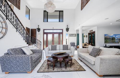 Idalia House | Lakeside Luxe Modern 5BR Retreat