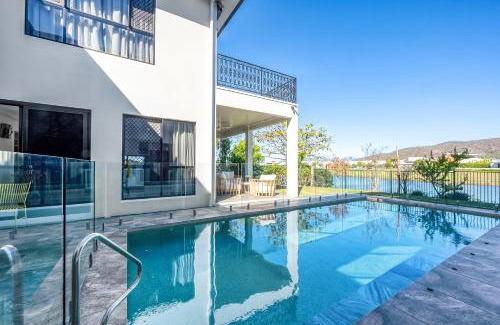 Idalia House | Lakeside Luxe Modern 5BR Retreat