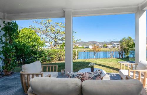 Idalia House | Lakeside Luxe Modern 5BR Retreat