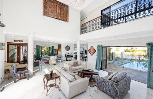 Idalia House | Lakeside Luxe Modern 5BR Retreat