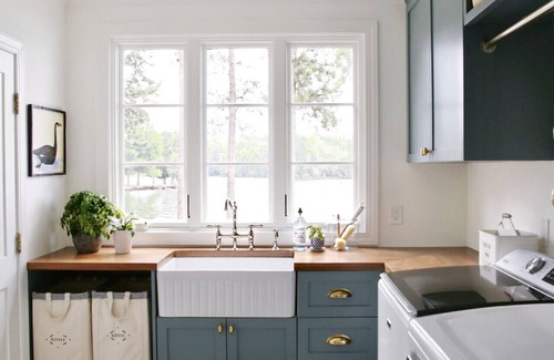 Lake Murray of Richland House | Lakeside Manor | Sleeps 10 | Pool Table & Playroom