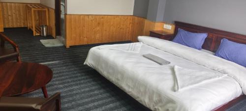 Nako Hotel | Lakeside Nako Hotel & Restaurant