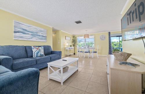 Tahitian Development House | Lakeside Paradise