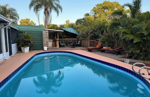 Seven Springs Homes House | Lakeside retreat