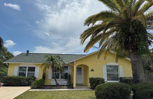 Seven Springs Homes House | Lakeside retreat