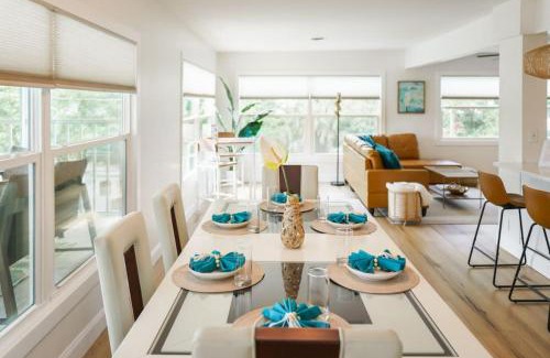 Largo Villa | Lakeside Retreat-4plex Sleeps 20